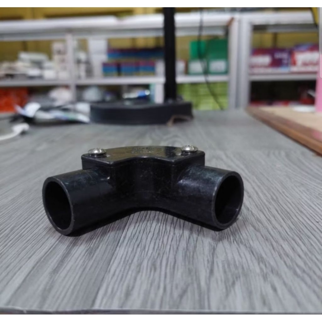 Elbow Pipa Conduit 20mm Boss Hitam
