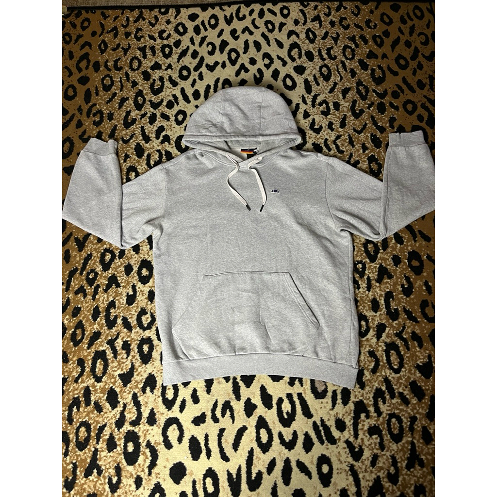 Hoodie Ellese.