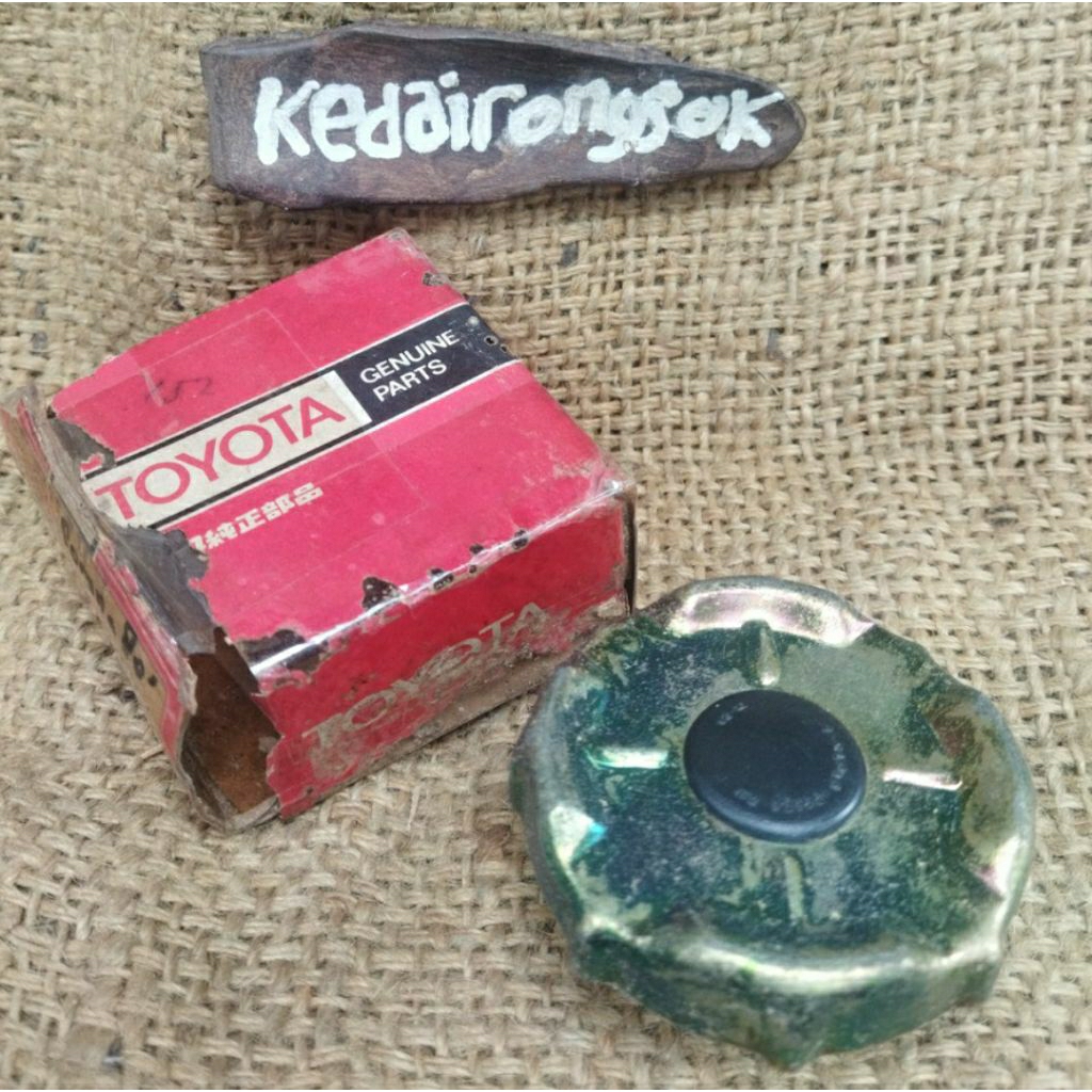 tutup tangki bensin toyota Hilux RN20 RN25..ori baru