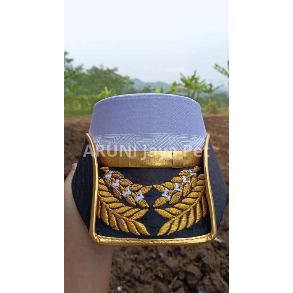 Topi kowad paskibra putih hitam dengan bordiran padi kapas.