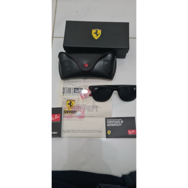kacamata hitam Ray-ban ferrari ori
