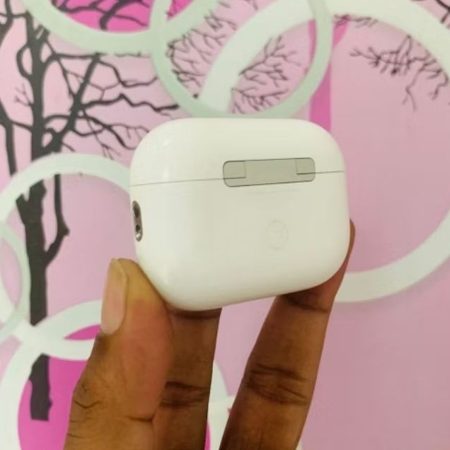 AirPods Pro Gen 2 ( Lightning ) Charging Case Only