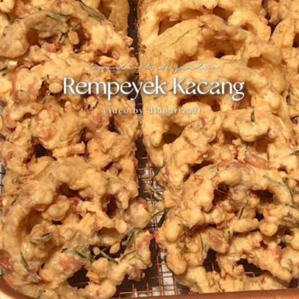 rempeyek/peyek kacang kembang goyang