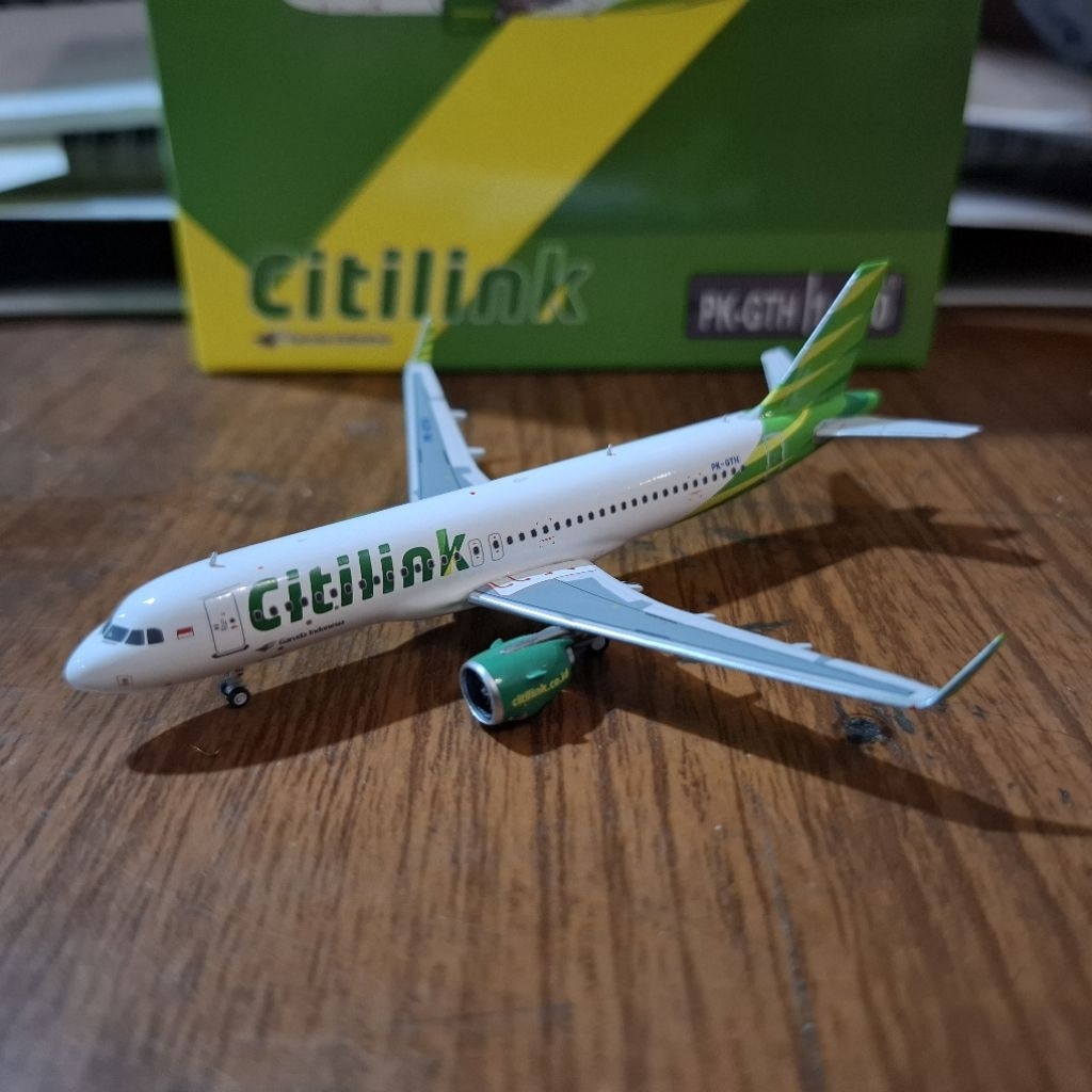 diecast pesawat Iwings Airbus A320 Citilink 1:400 PK-GTH