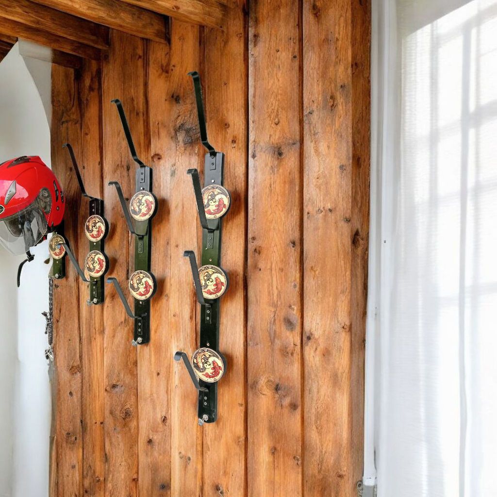 rak helem gantungan helm susun. kayu