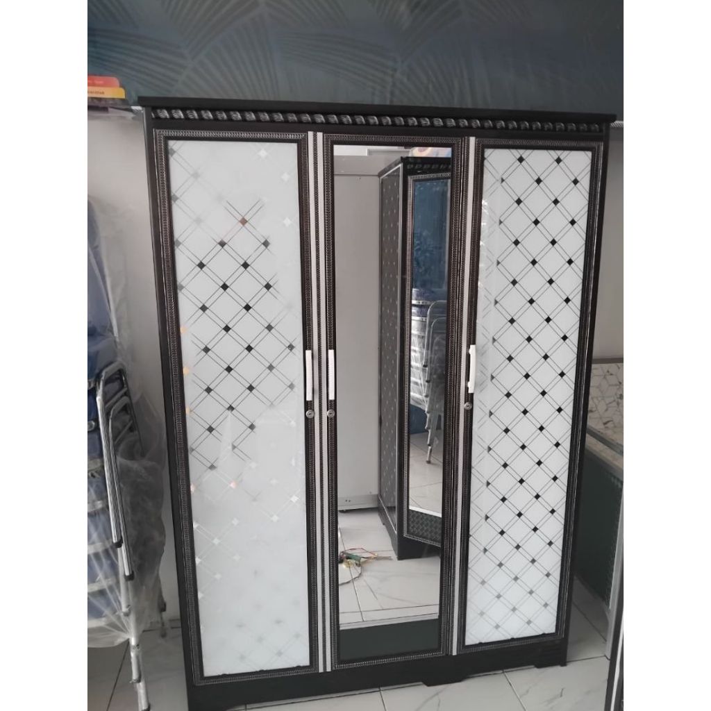 LEMARI BAJU KACA 3 PINTU BANJARMASIN