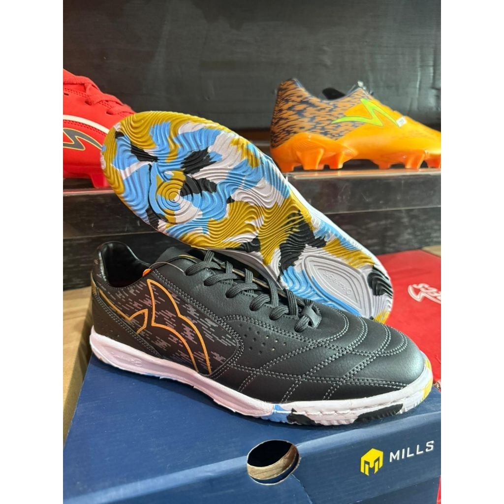 Sepatu Futsal Hitam