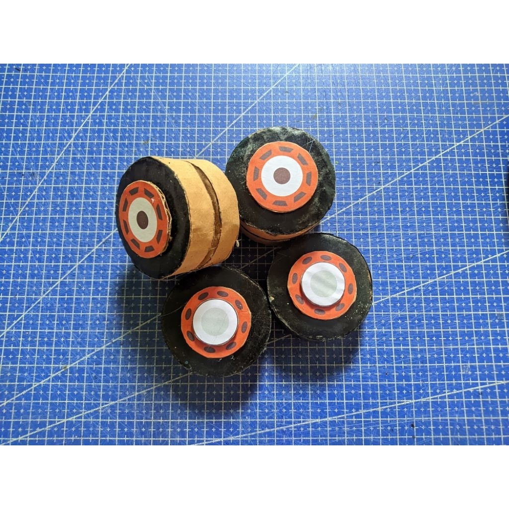 Ban + Wheeldop Miniatur Truk Kardus