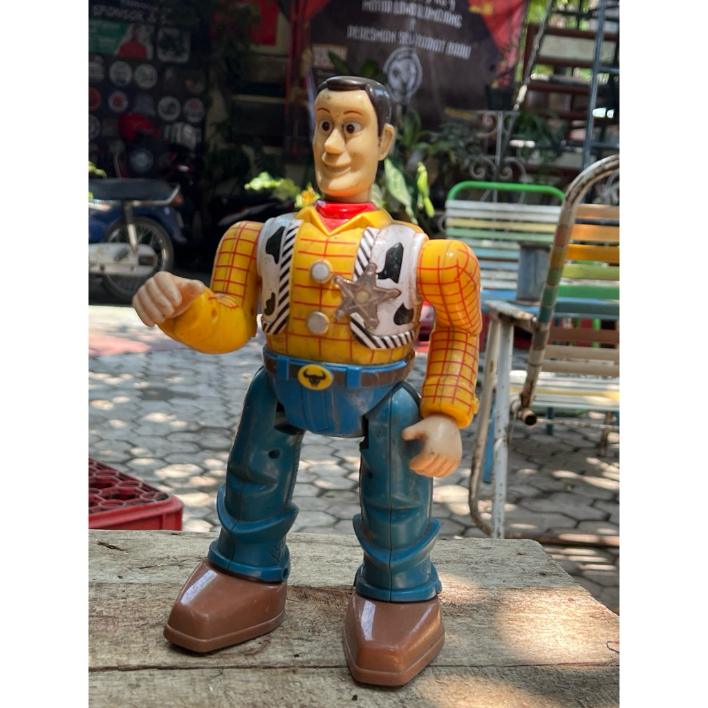 Koleksi Majnan Anak Figur Robot Woody Toy Story Sherif Bahan Plastik