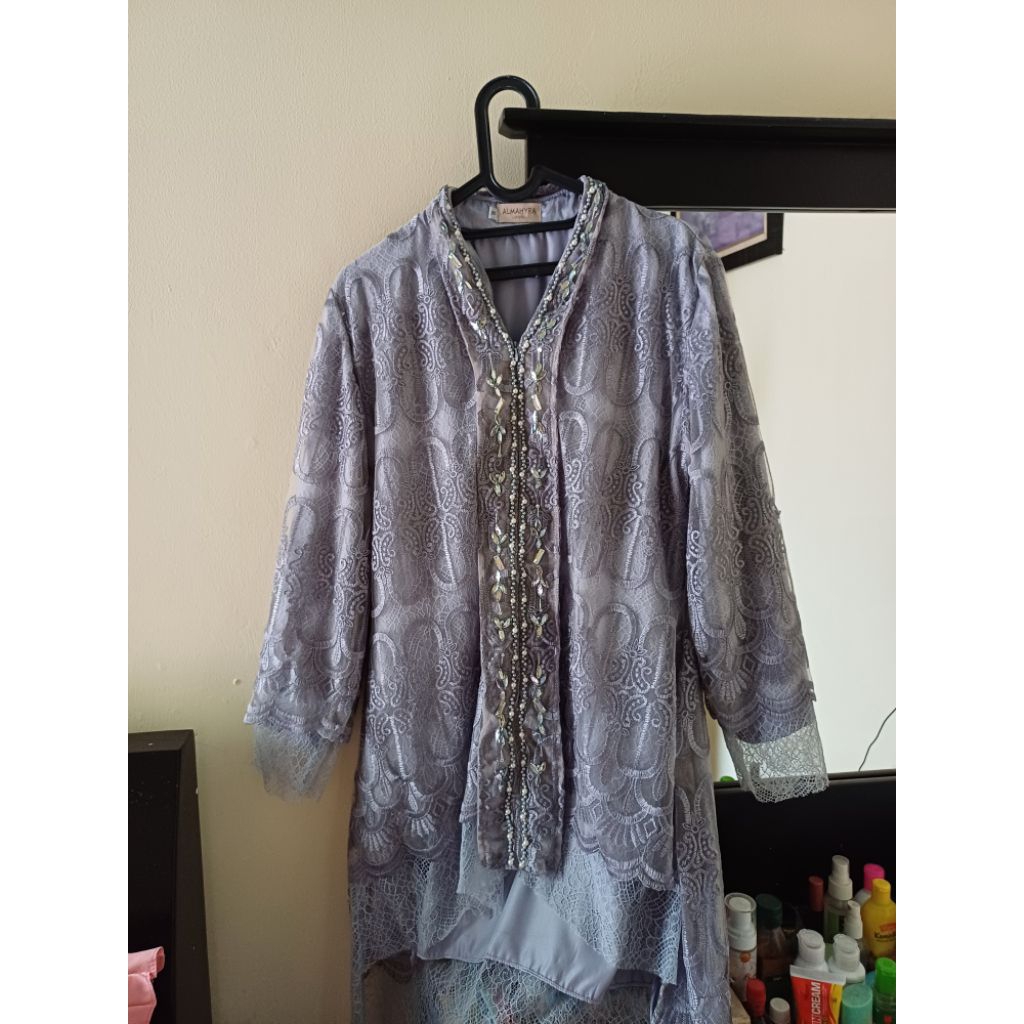 kebaya preloved 1 set dg rok merk almahyra