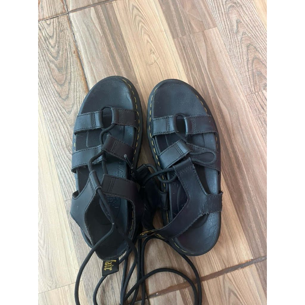 sandal sendal dr martens