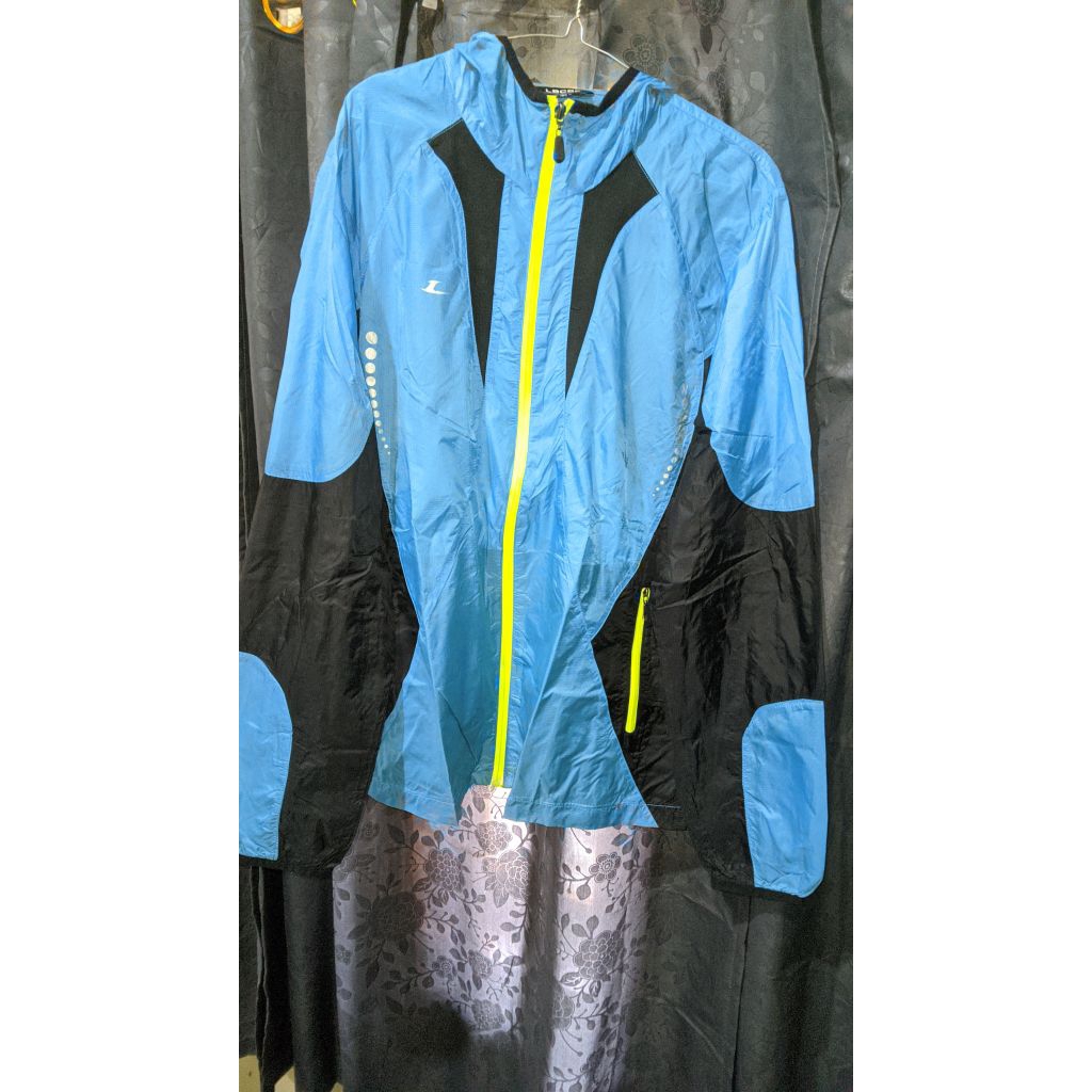 jaketPerasutRunningLecaf