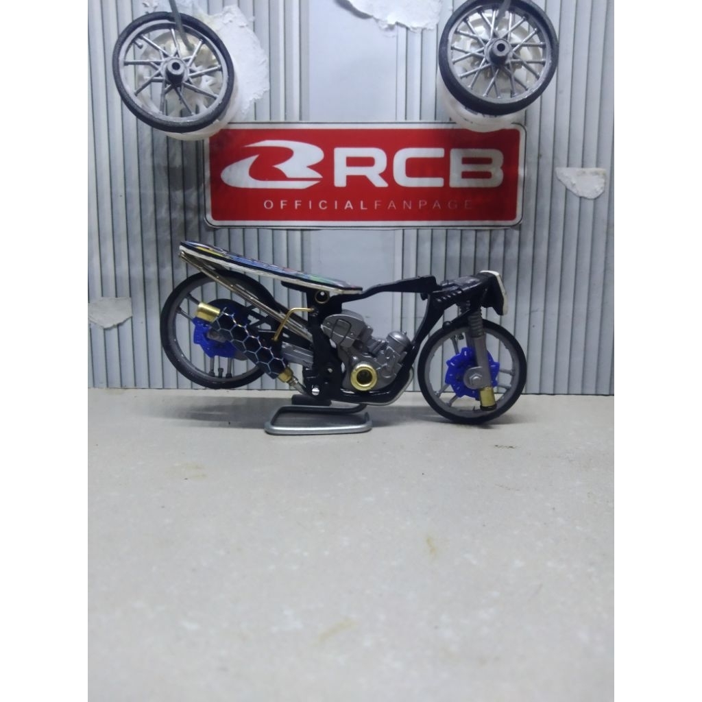 miniatur motor drag bike racing