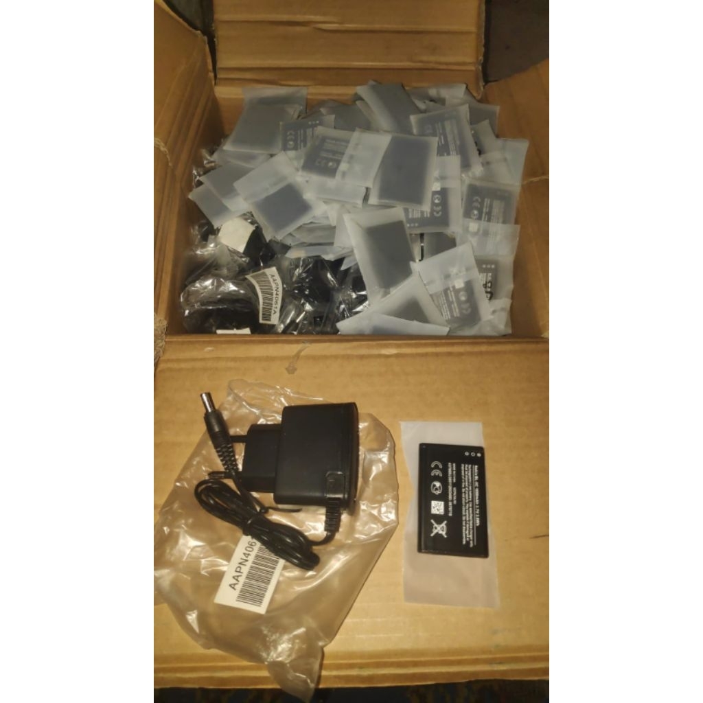 set charger dan baterai Nokia jadul 1110 kondisi baru
