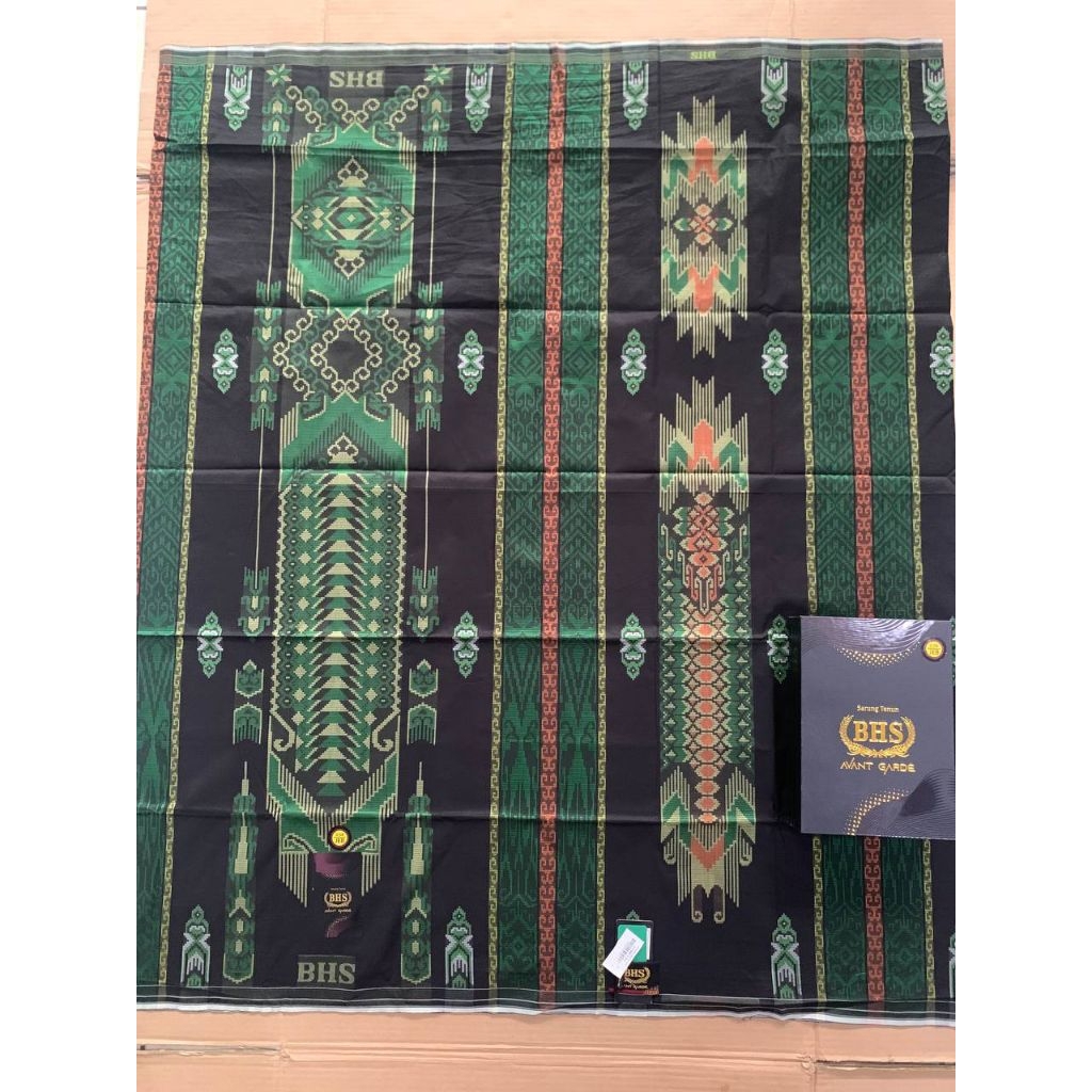 Sarung BHS Avant Garde
