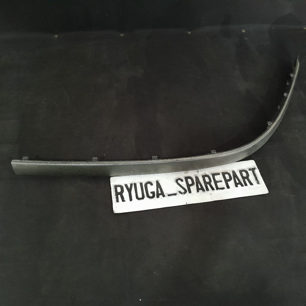 lis Bumper Depan KANAN Original BMW E39 Pre Facelift