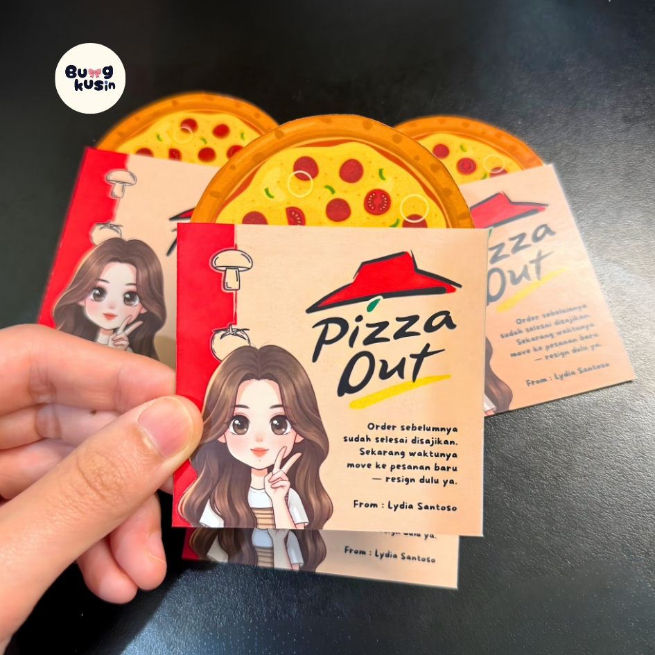 Kartu Ucapan Resign (Pizza Edition) Custom Foto Nama – Perpisahan Teman Kerja Kado Resign Unik