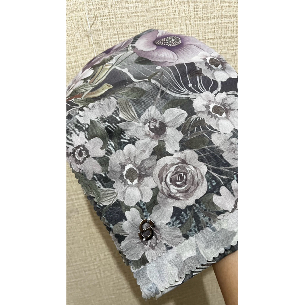 [Preloved] Kerudung Segiempat - Seradia