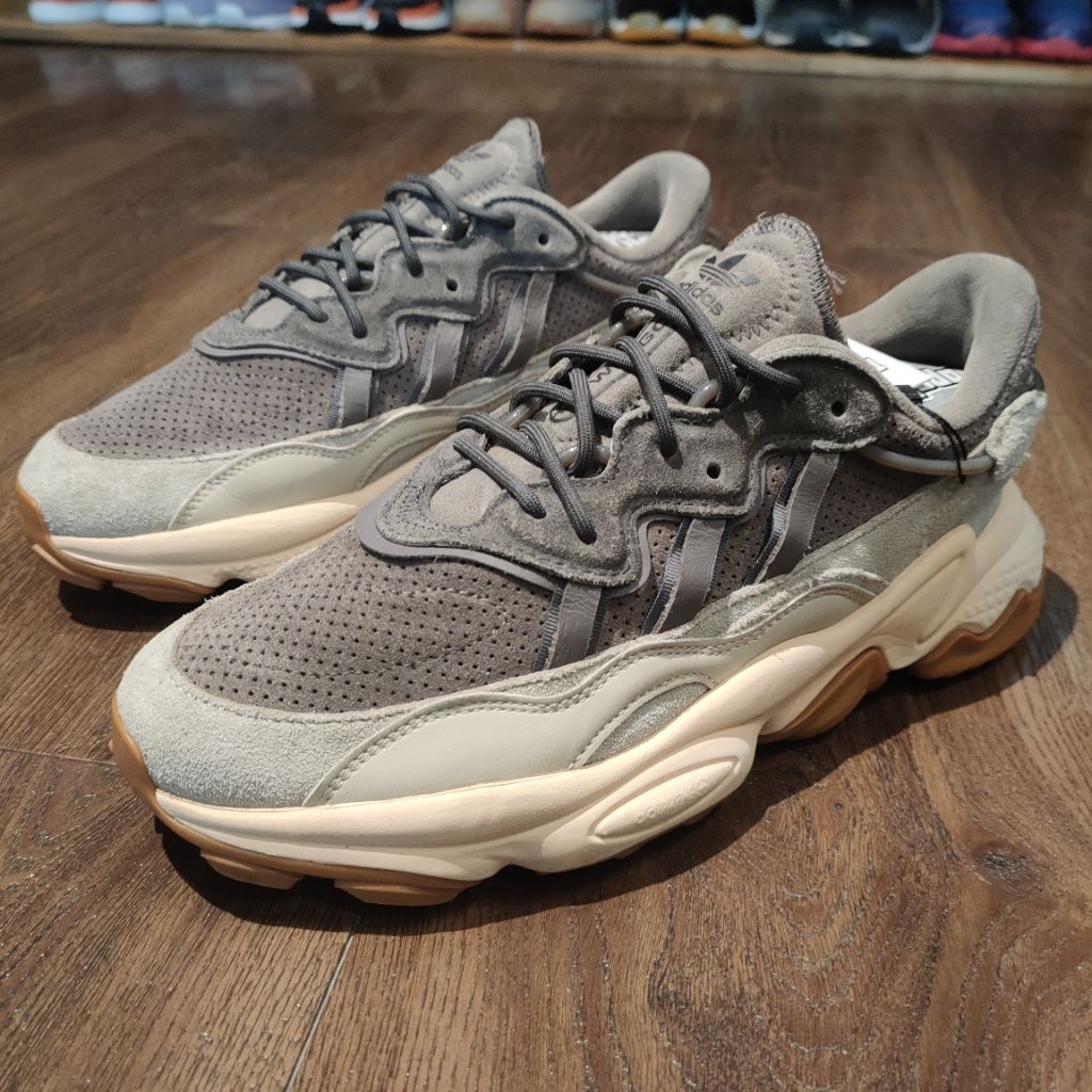 (Preloved) Sepatu Adidas Ozweego TR Size 43