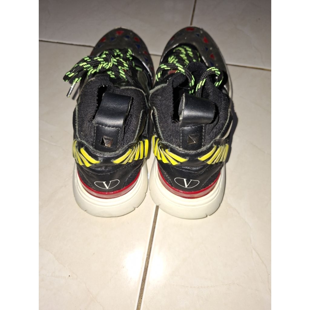 Sepatu Valentino Garavani Heroes Reflex