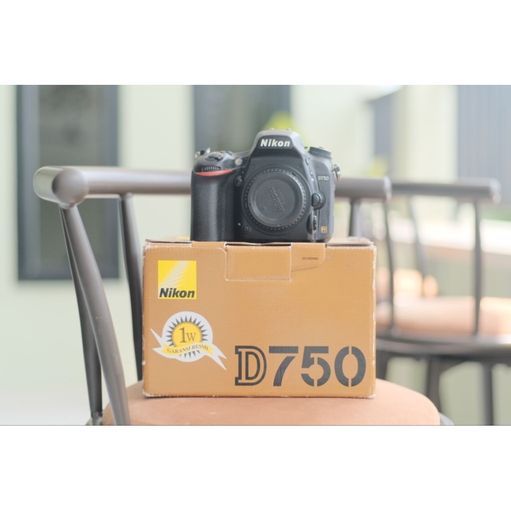 Nikon DSLR D750 WIFI + Nikon AF 80-200 F2.8D Gen iii + BG Nikon MB-D16