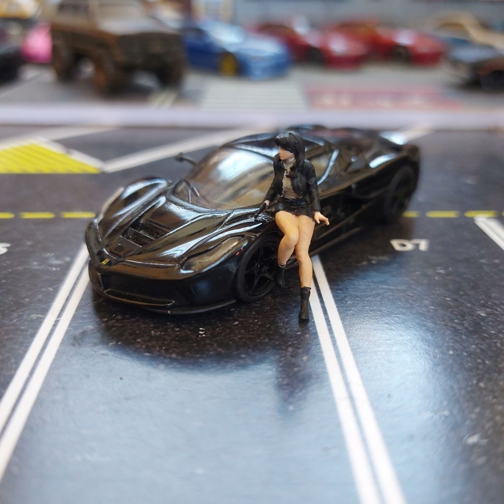 Kyosho Ferrari La Ferrari + Figure
