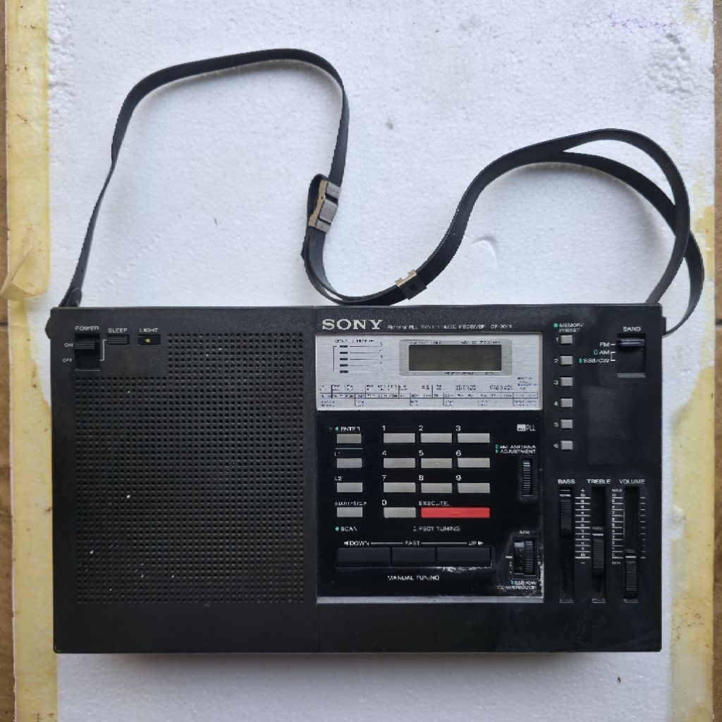 Radio SONY FM/AM PLL SYNTHESIZED RECEIVER ICF2001 Made in Japan tanpa adaptor kondisi utuh dan NON T