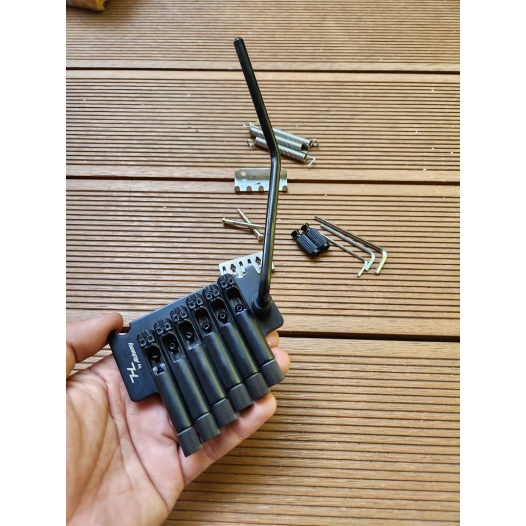 Tremolo Gitar Headless Mustiscale Model Strandberg Hex Cort