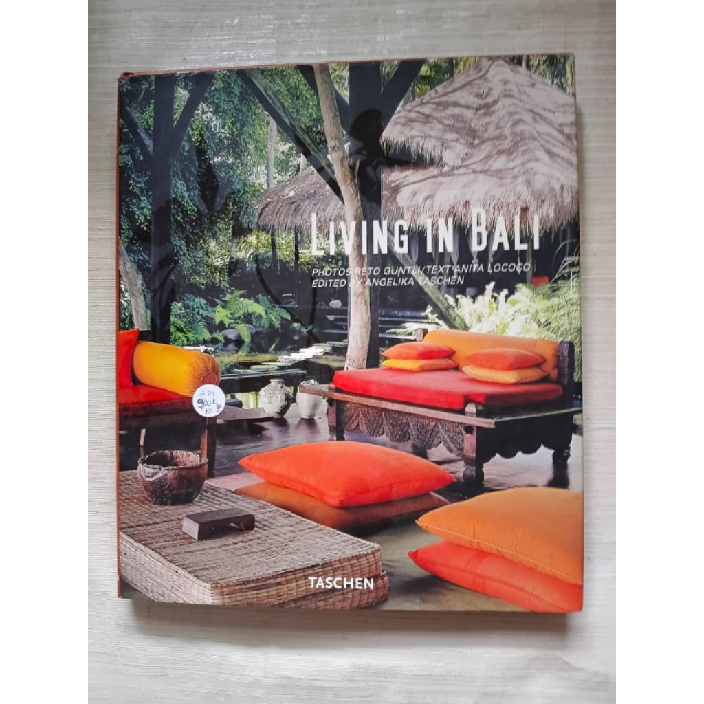 Living in Bali by Reto Guntli, Anita Lococo, Angelika Taschen