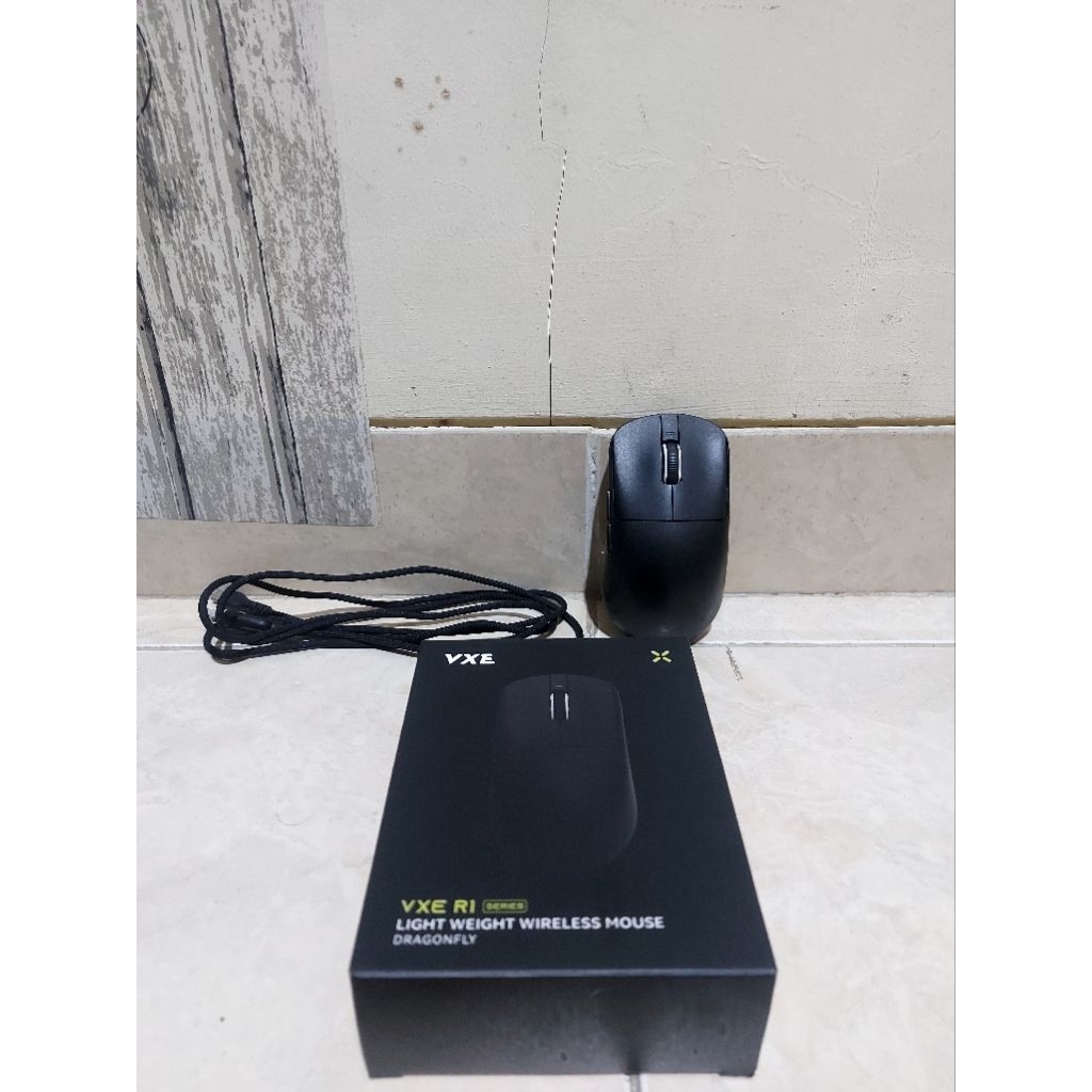 VXE R1 BLACK MOUSE (BUKAN TIPE SE)