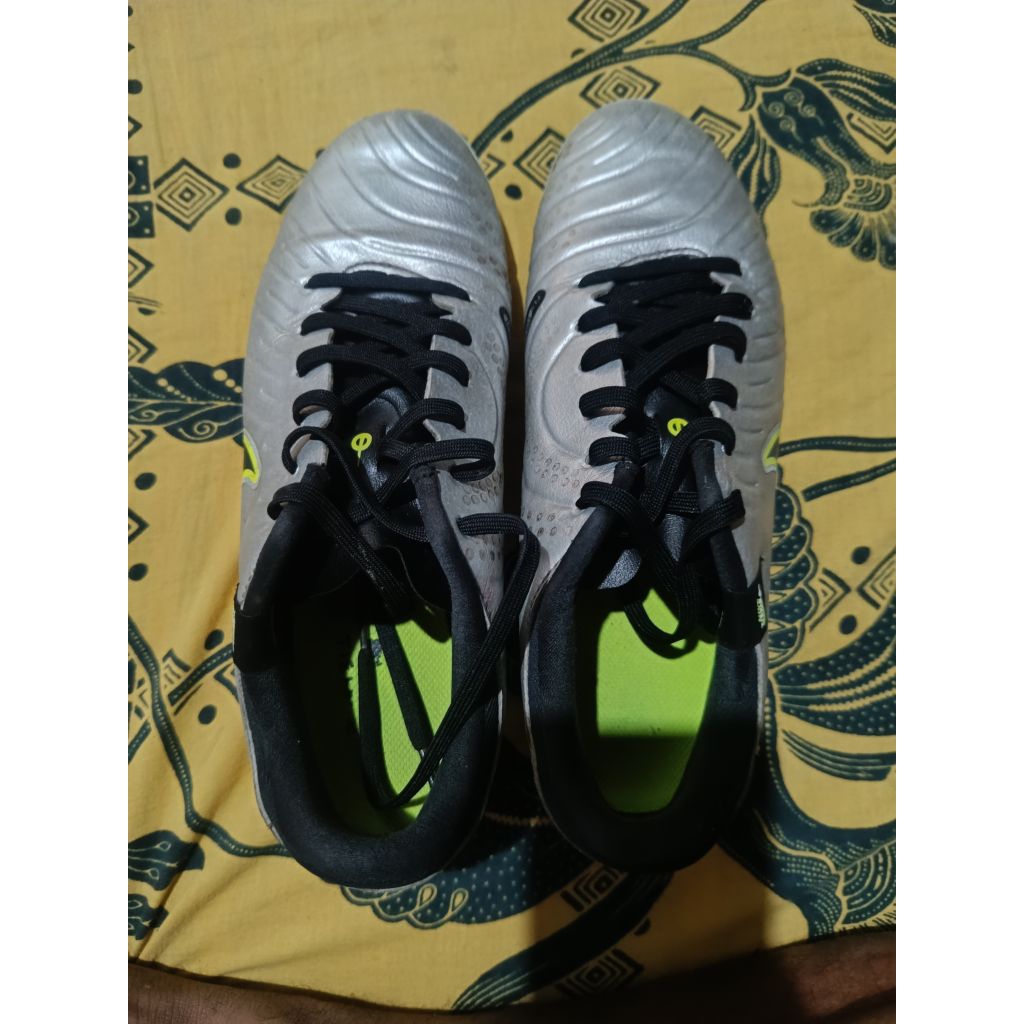 nike tiempo legend