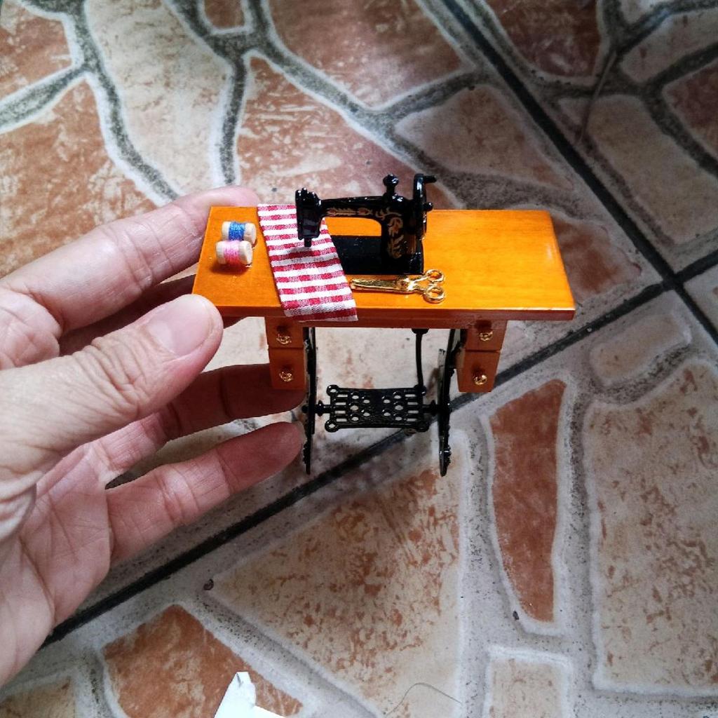 Miniatur Mesin Jahit