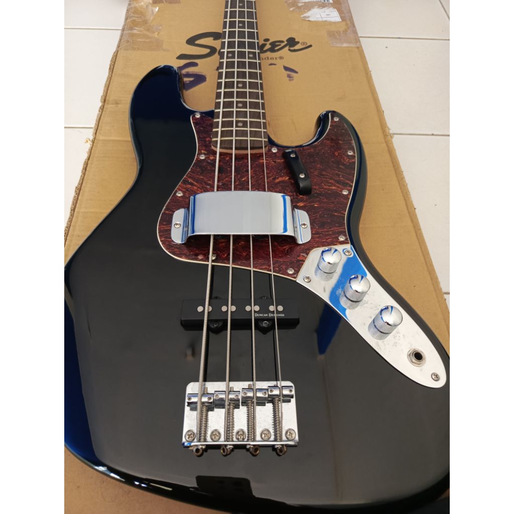 squier jazz bass