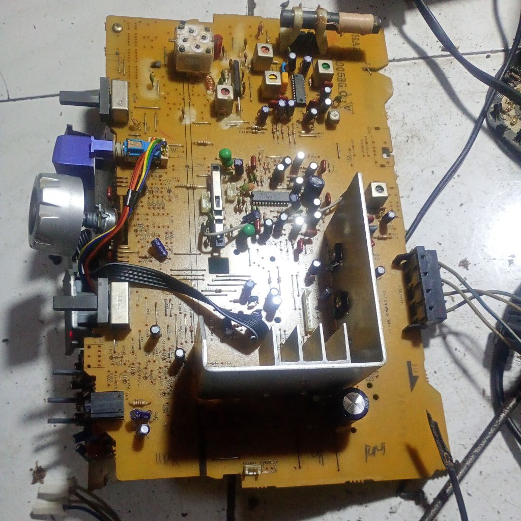 mesin radio tape compo sharp Simba volume aman equalizer perlu sentuhan dikit radio aman selector am