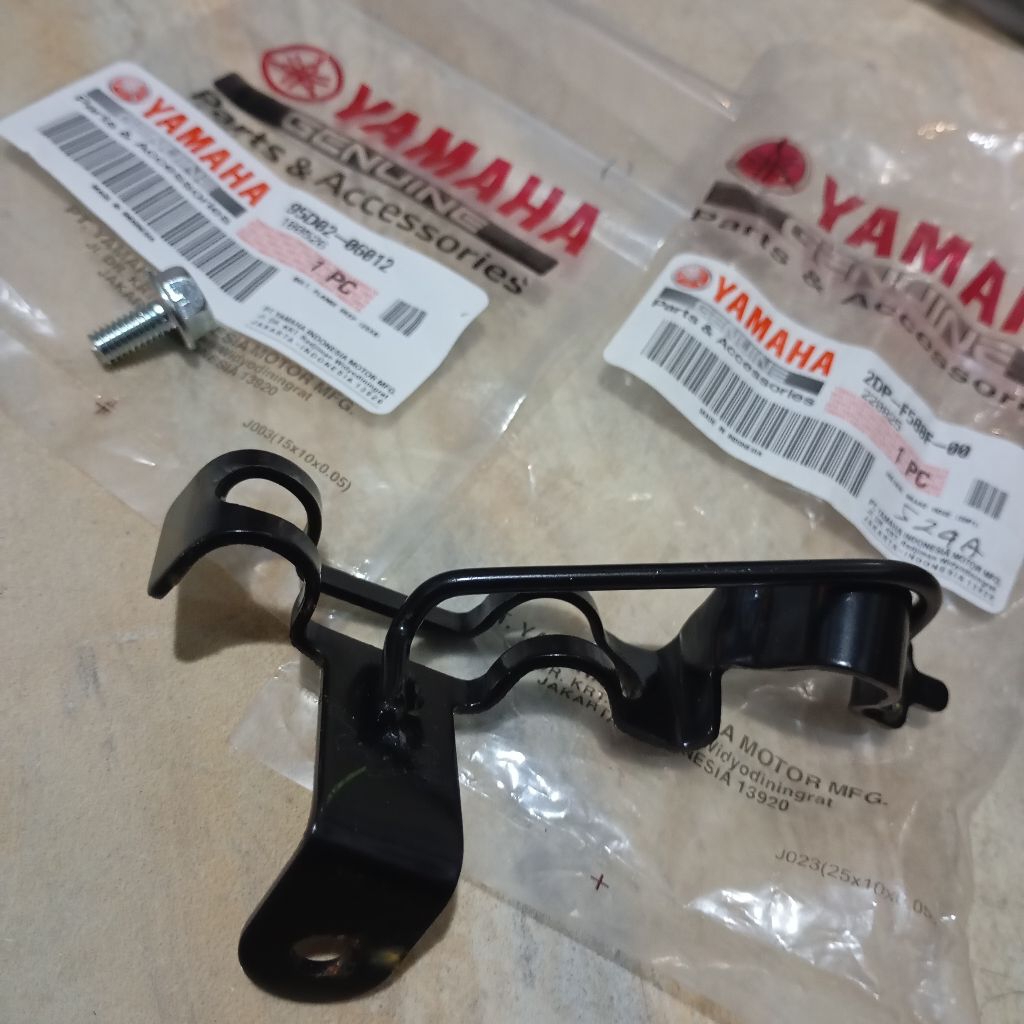 BRACKET DAN BAUT SELANG REM NMAX ORIGINAL YAMAHA 2DP-F588F-00 + 95802-06012