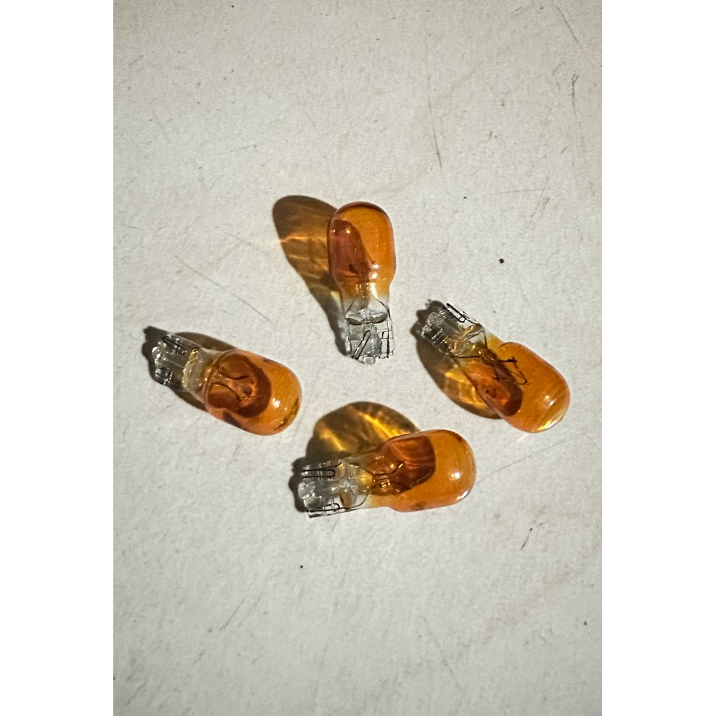 Bohlam sein belakang Piaggio Zip set kuning