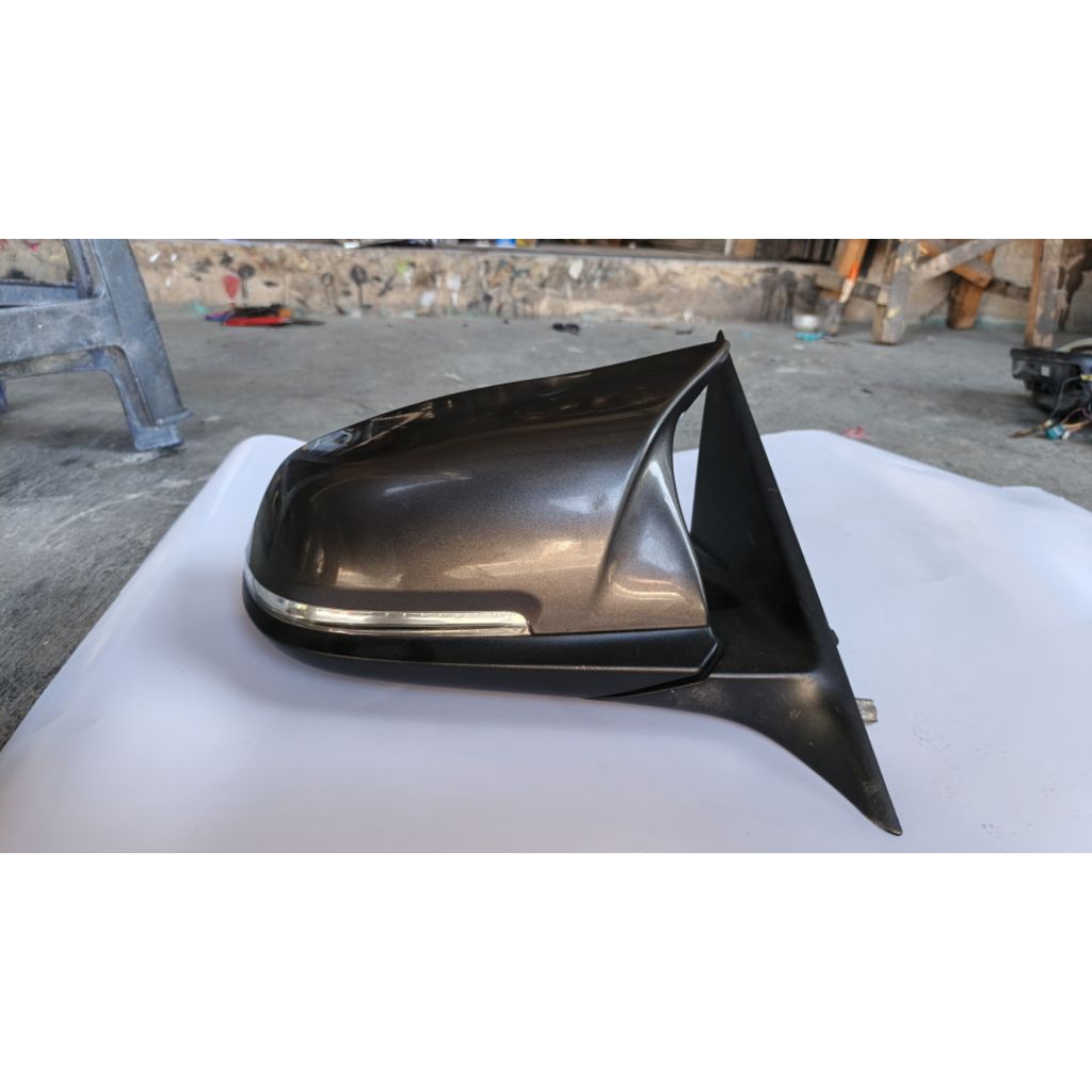 SPION BMW F30 KANAN ORIGINAL