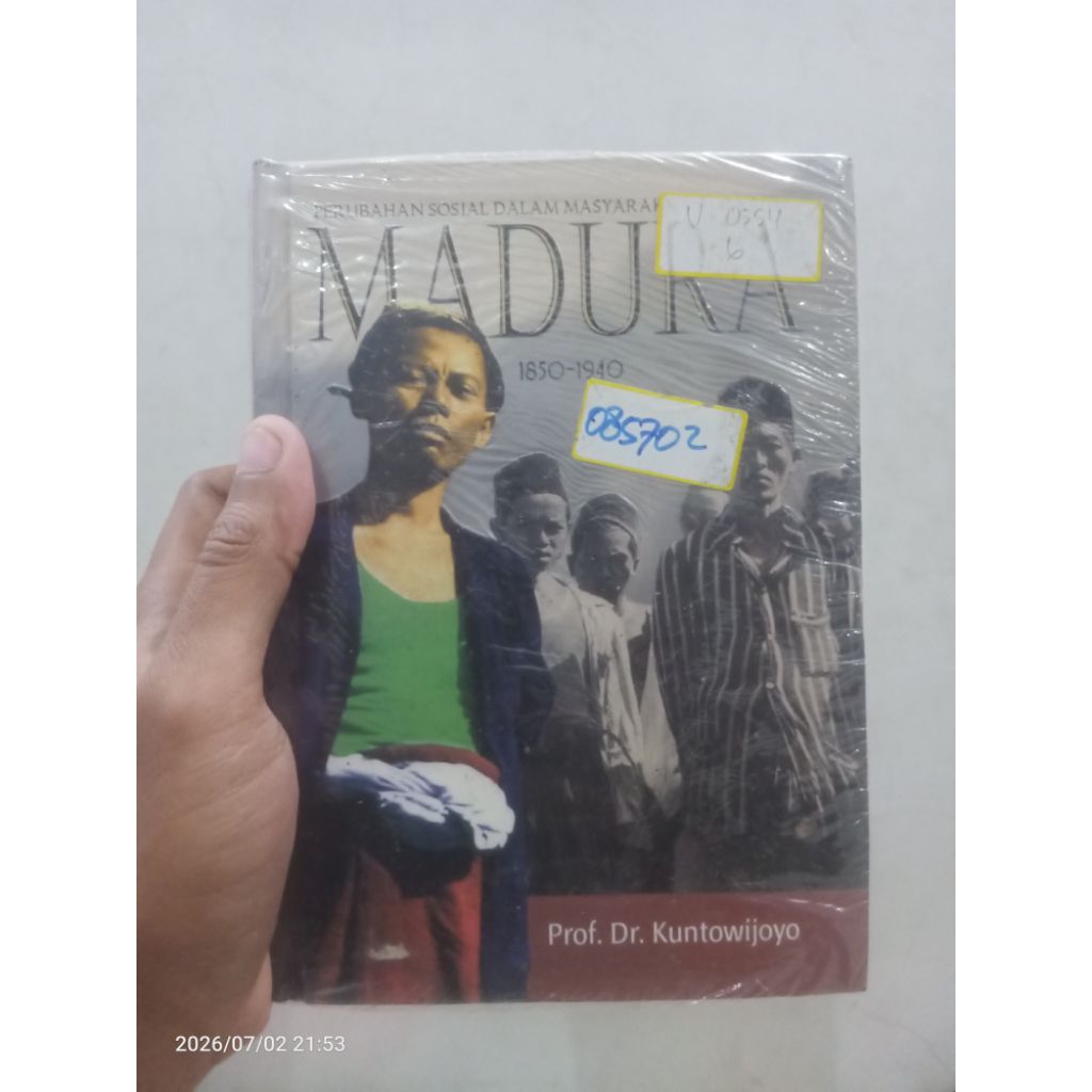 PERUBAHAN SOSIAL DALAM MASYARAKAT AGRARIS MADURA 1850 - 1940