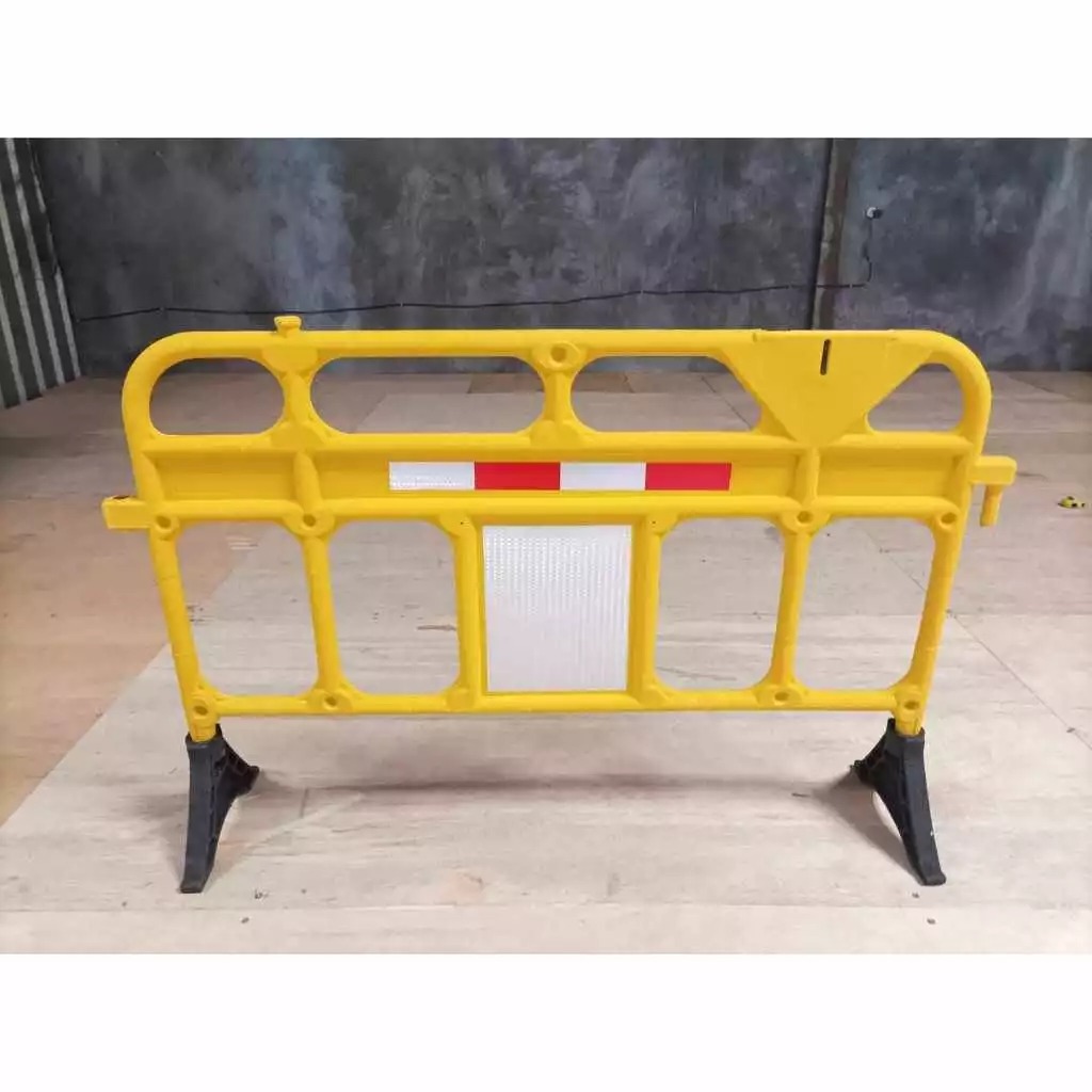 Road Barrier Pembatas Jalan Plastic Safe Fence Keamanan Jalan / Barrier Pembatas Jalan Kuning