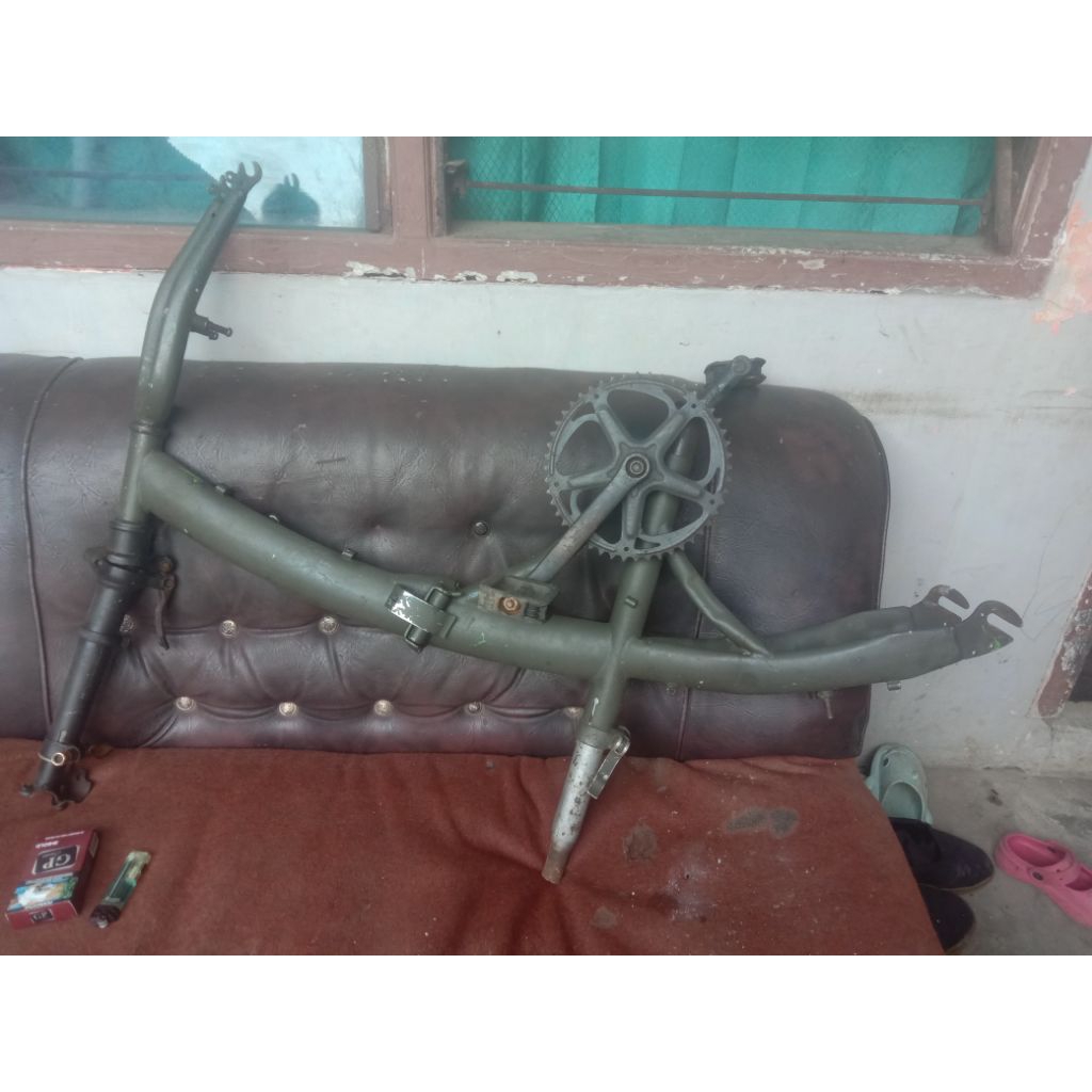 Rangka besi sepeda lipat