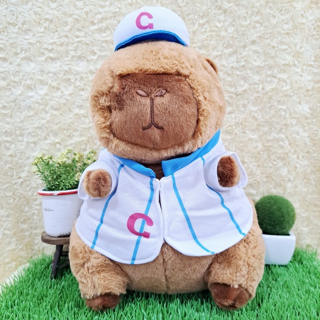 Boneka Capybara 11" Kostum Baseball Boneka Capybara Topi Boneka Capybara 11"