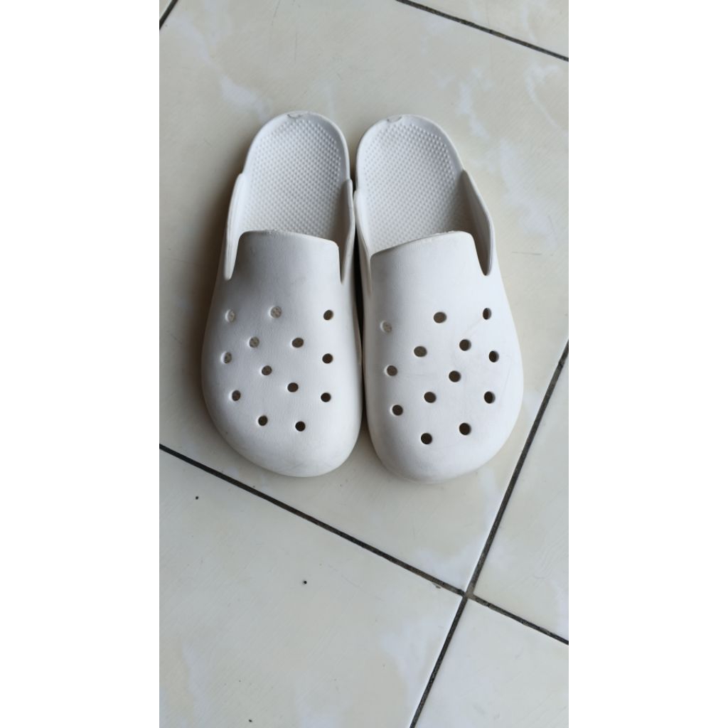 Sandal Sendal slip-on EVA Foam Clogs Sendal Bakiak Rubber Karet Miniso Crocs PL Preloved
