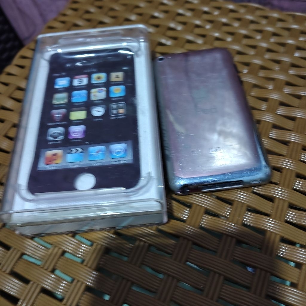 iPod Touch Gen 4 8GB Bekas Minus Touchscreen Tidak Berfungsi | LCD Nyala | iCloud Tidak Diketahui