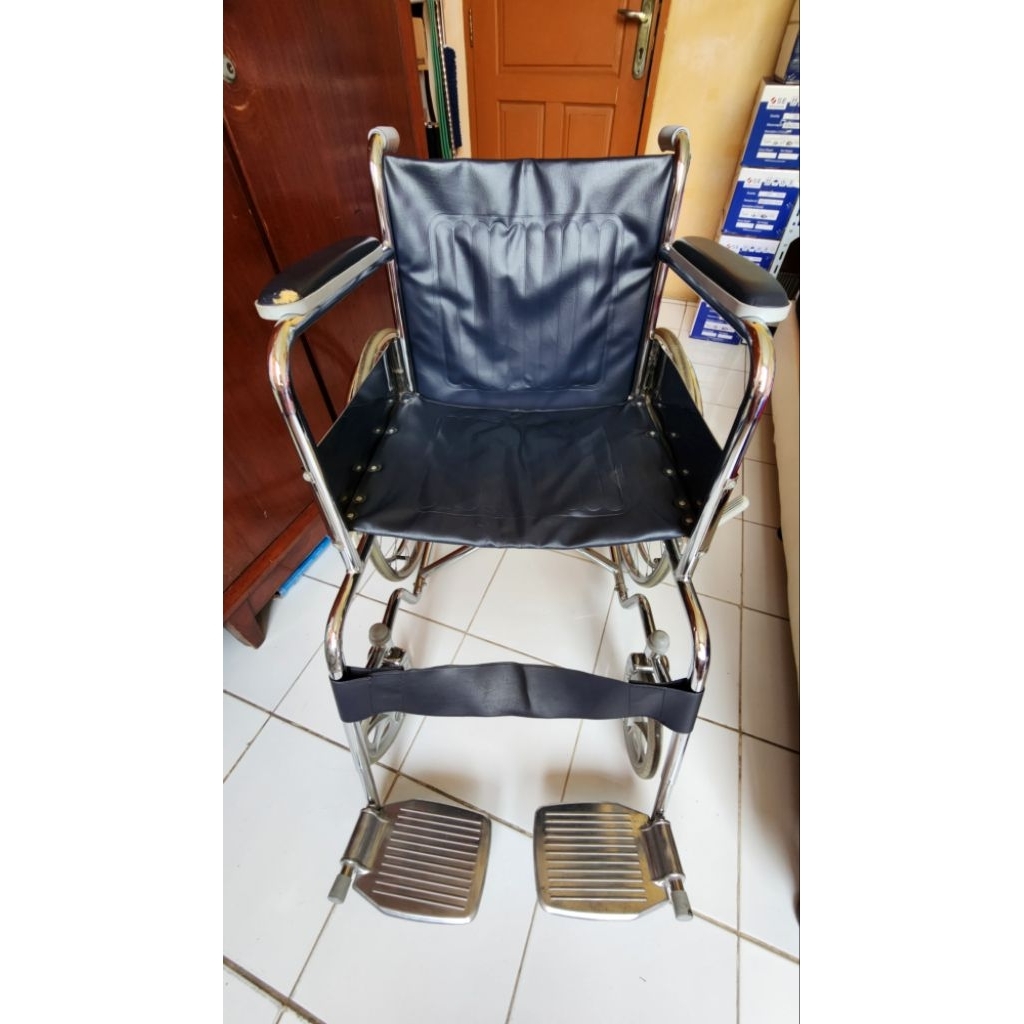 ( Second ) Kursi roda merek GEA. GEA wheel chair. solid chrome