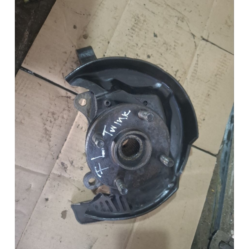 hub nap roda bearing roda depan kiri Corolla twincam ae92 87-92