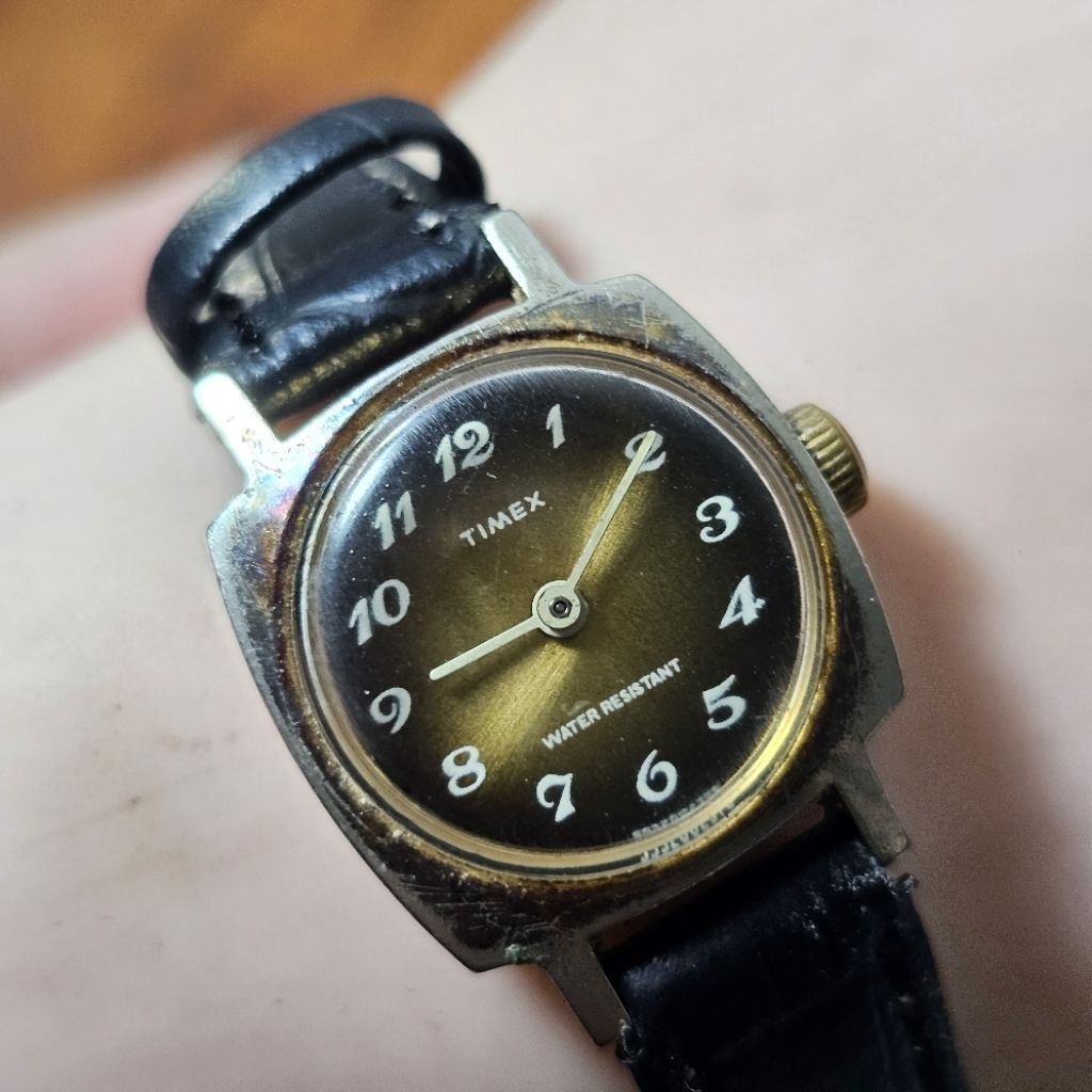 Jam Timex Manual Hand Winding Gold Black Vintage Ladies Bekas