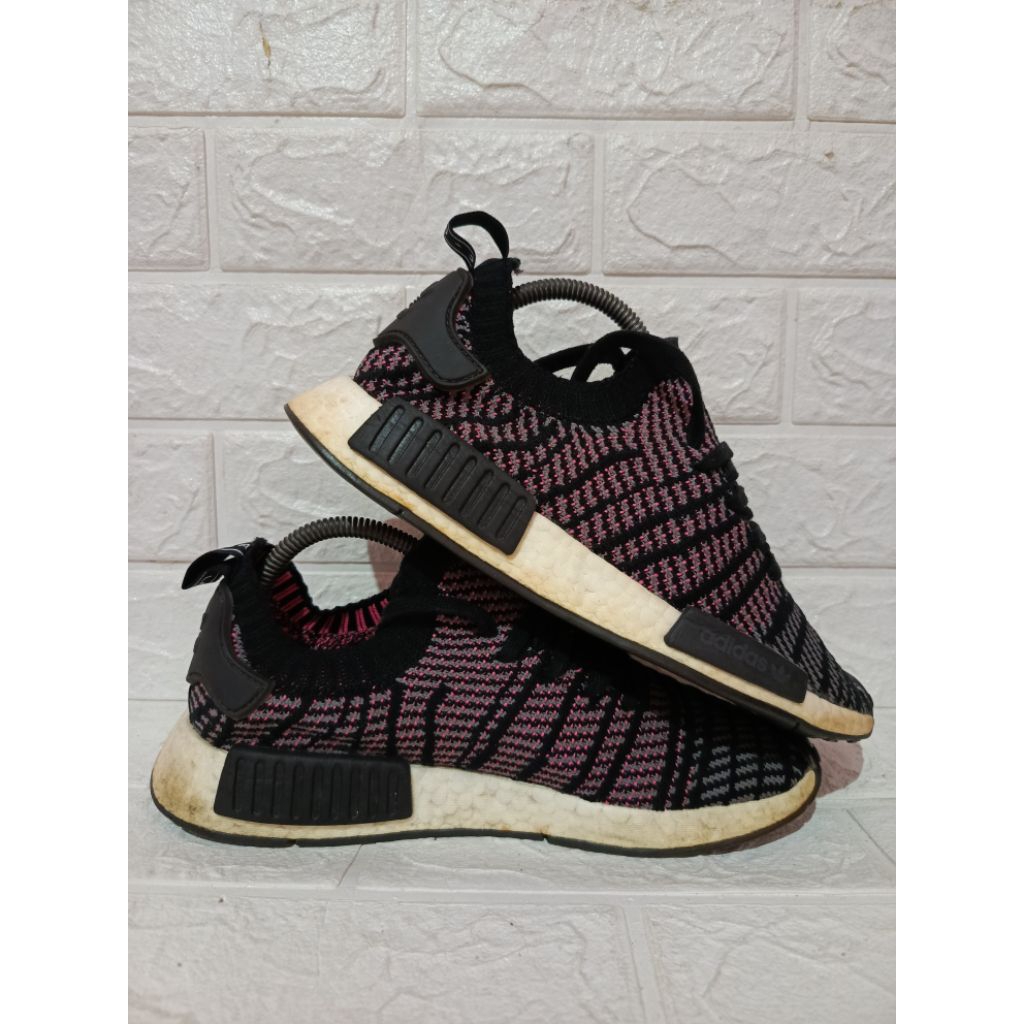 Sepatu Sneakers 4dd4s Nmd R1 Primeknit Core Black Grey Pink size - 41,5