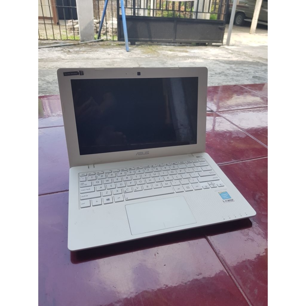 Asus X200M