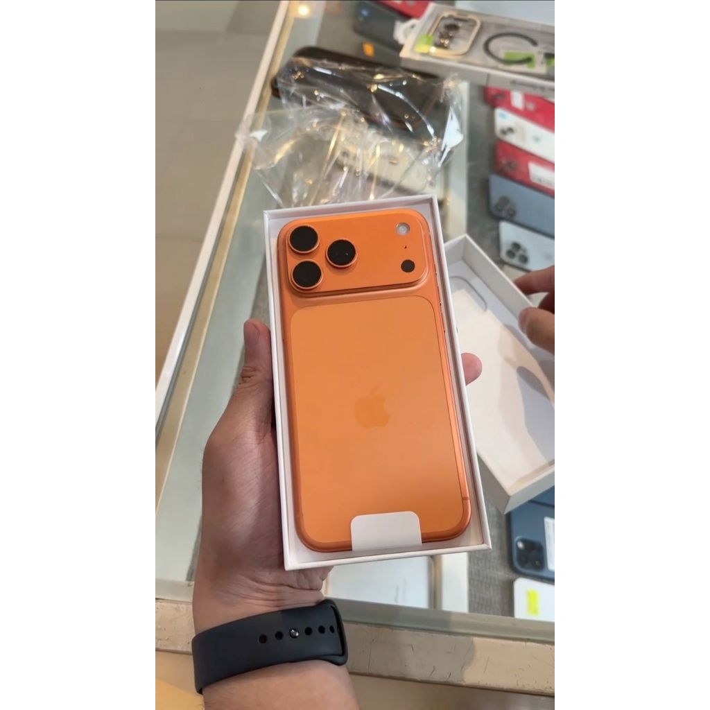 IPHONE 16 DAN 17 SECOND