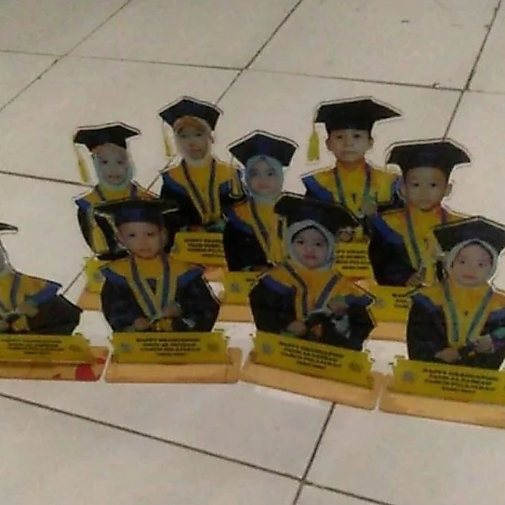 Piala wisuda TK Akrilik